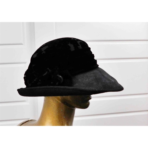 Toucan‎ Vintage Black Cut Velvet Bow Accent Hat - Picture 2 of 5